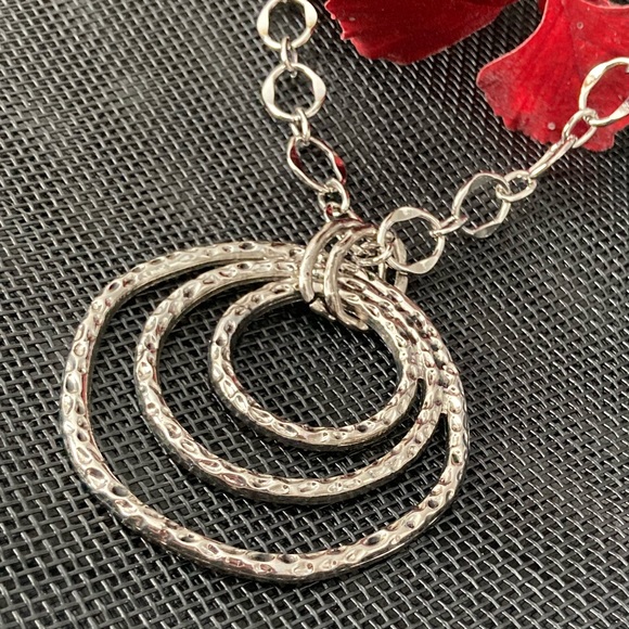🆕HUGE HAMMERED LOOK SILVER TONE PENDANT WITH THREE CIRCLES. NECK CHAIN IS 20” - Picture 1 of 8